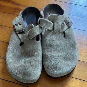 Birkenstock Boston Suede Clogs - Tan